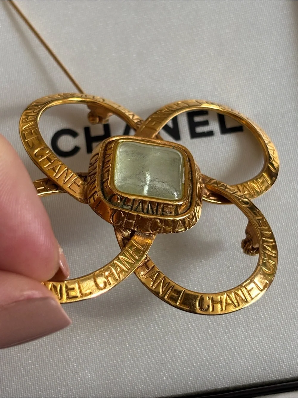 Authentic CHANEL 1996 Gripoix stone gold plated brooch